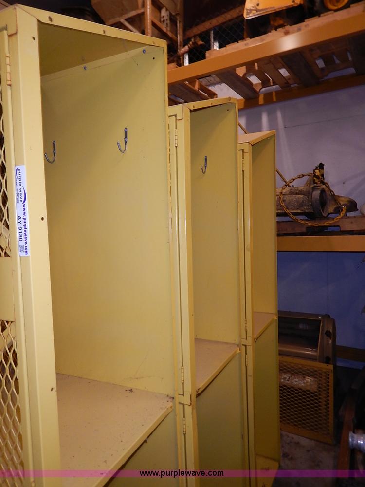image for item AY9180 Steel gym lockers