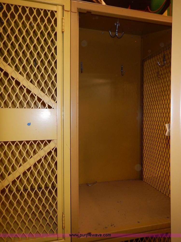 image for item AY9180 Steel gym lockers