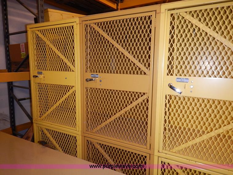 image for item AY9180 Steel gym lockers