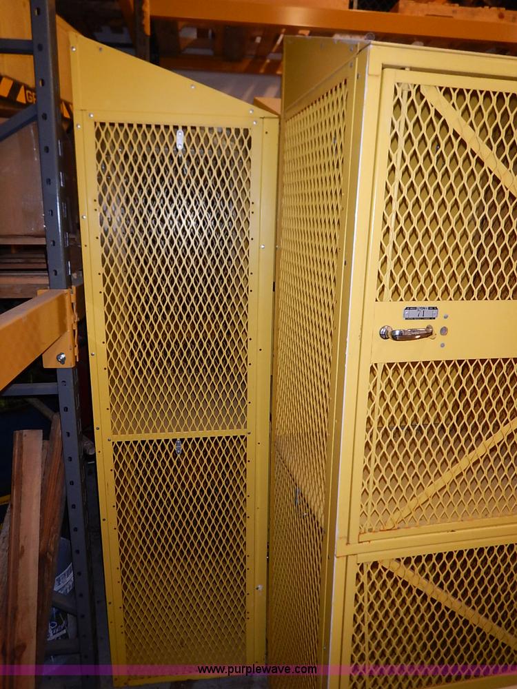image for item AY9180 Steel gym lockers
