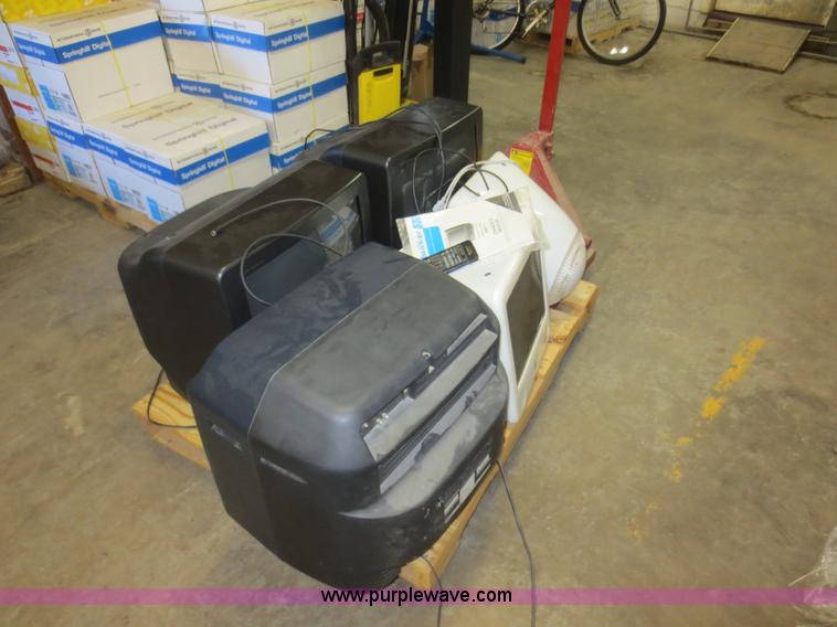 image for item AZ9151 Assorted electronics