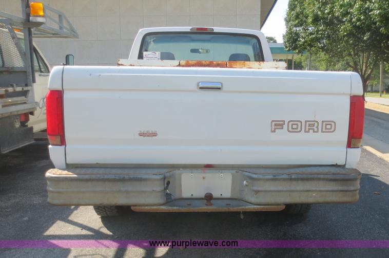 image for item D2165 1995 Ford F150 XL pickup truck
