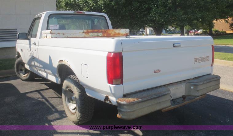 image for item D2165 1995 Ford F150 XL pickup truck