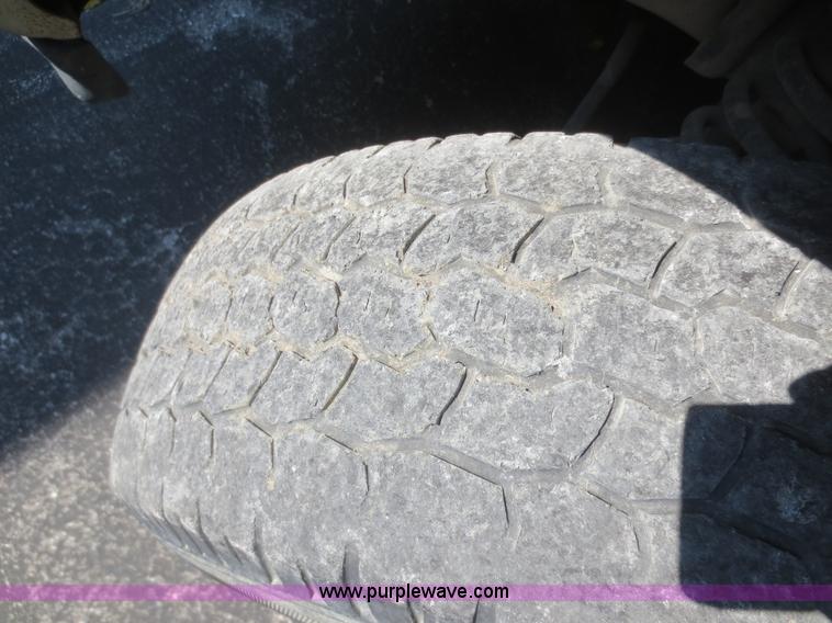 image for item D2165 1995 Ford F150 XL pickup truck