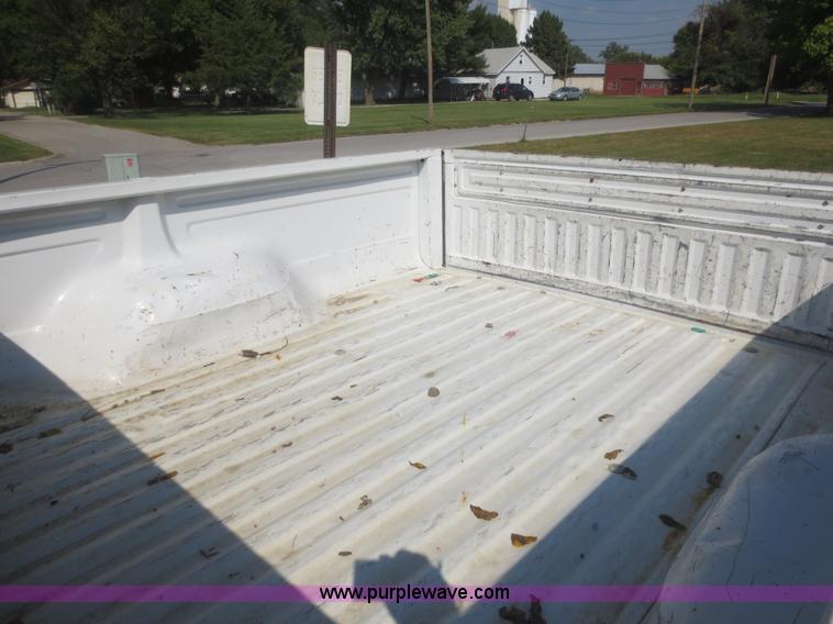 image for item D2165 1995 Ford F150 XL pickup truck