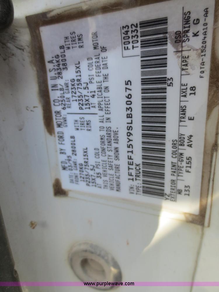 image for item D2165 1995 Ford F150 XL pickup truck