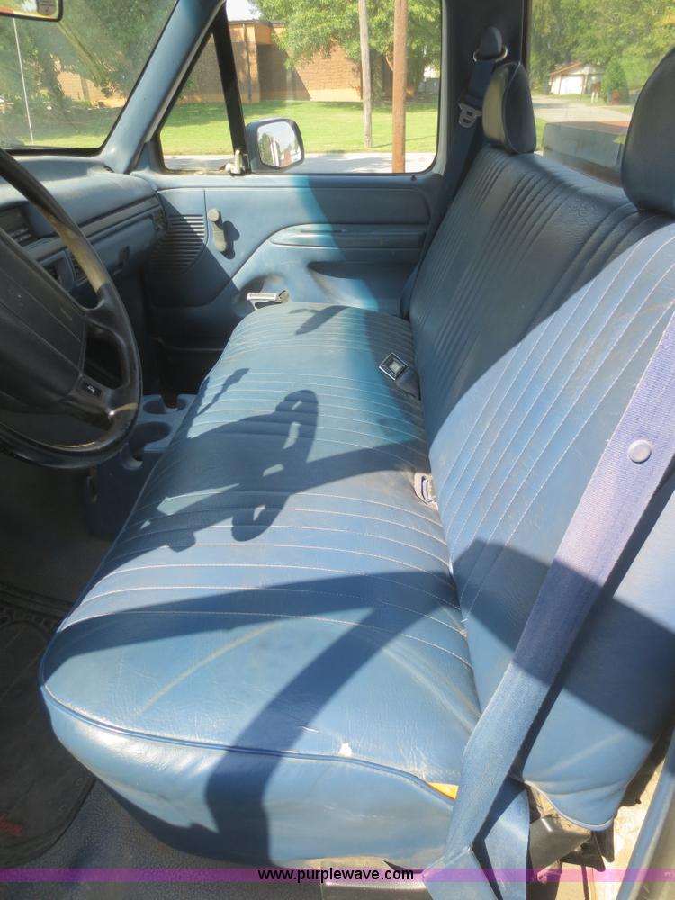 image for item D2165 1995 Ford F150 XL pickup truck