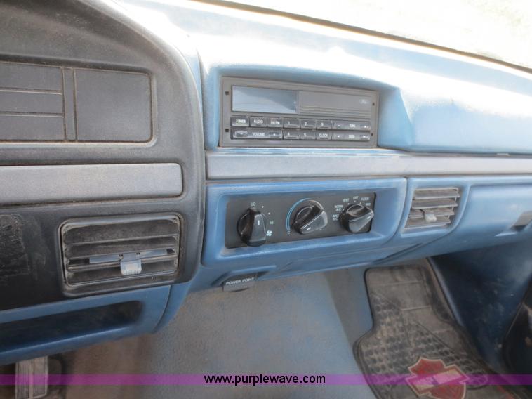 image for item D2165 1995 Ford F150 XL pickup truck