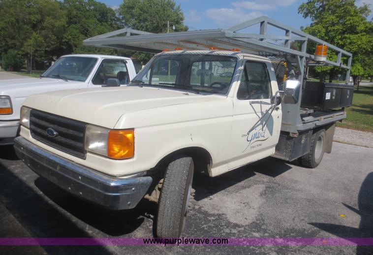 image for item D2166 1988 Ford F350 flatbed truck