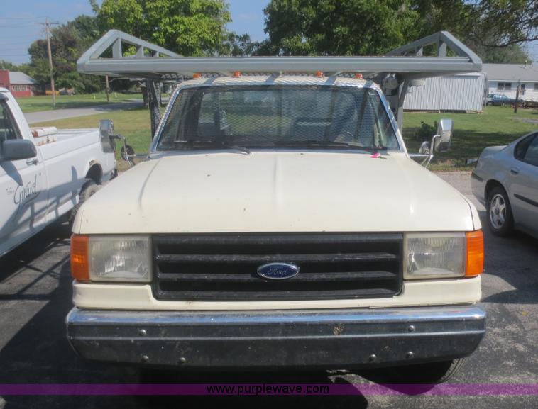 image for item D2166 1988 Ford F350 flatbed truck