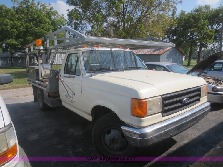 image for item D2166 1988 Ford F350 flatbed truck