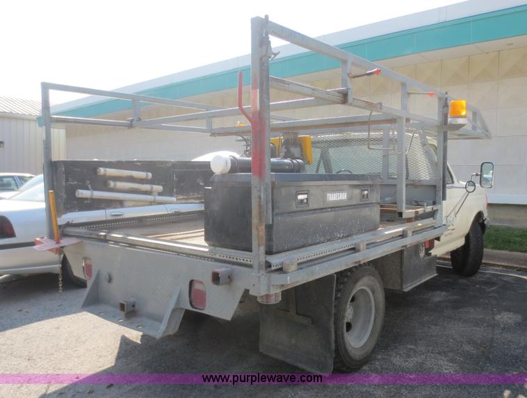 image for item D2166 1988 Ford F350 flatbed truck