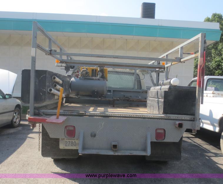 image for item D2166 1988 Ford F350 flatbed truck