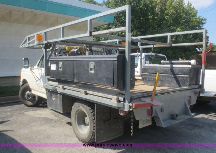 image for item D2166 1988 Ford F350 flatbed truck