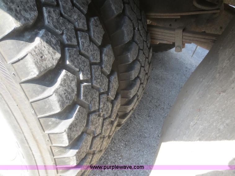 image for item D2166 1988 Ford F350 flatbed truck