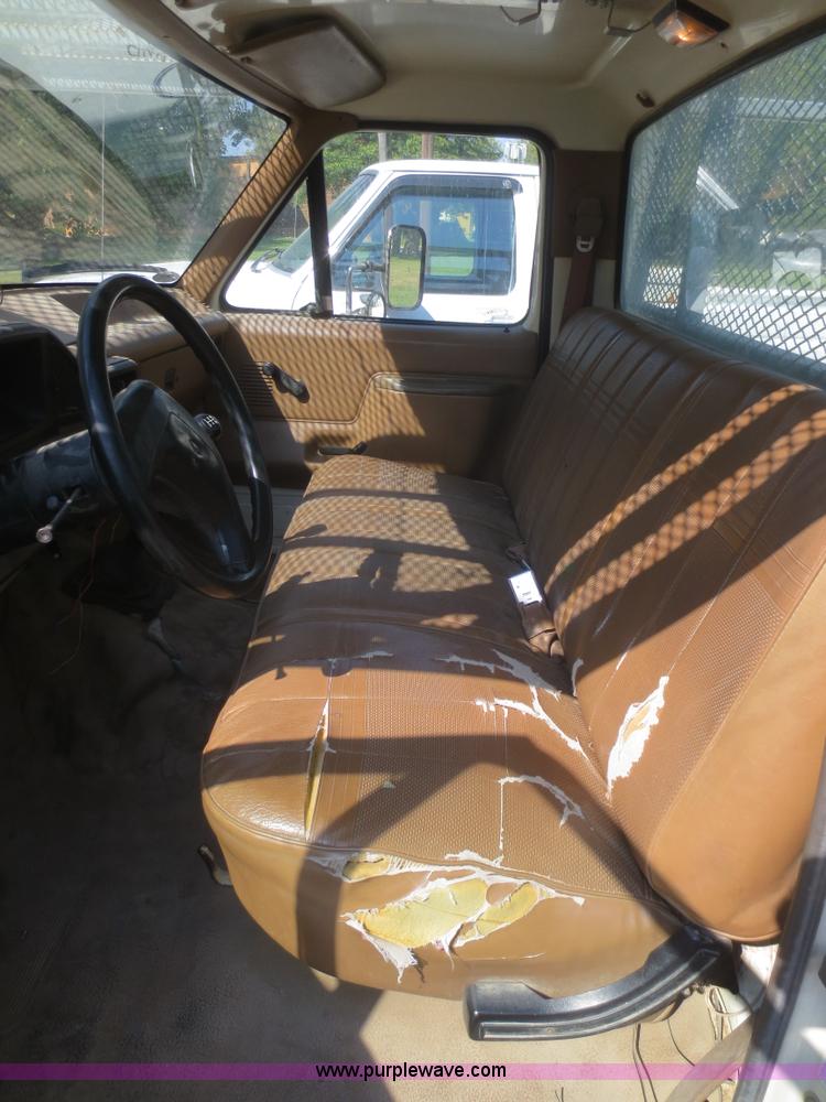 image for item D2166 1988 Ford F350 flatbed truck