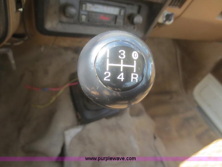 image for item D2166 1988 Ford F350 flatbed truck