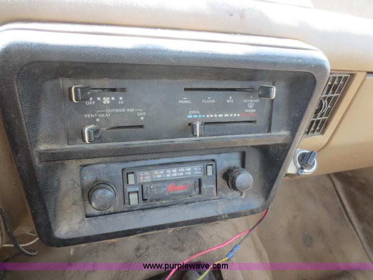 image for item D2166 1988 Ford F350 flatbed truck