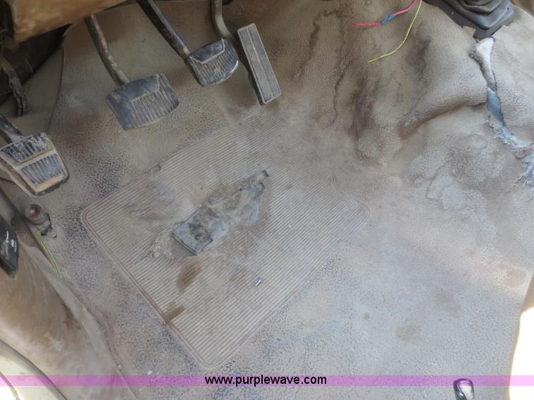 image for item D2166 1988 Ford F350 flatbed truck