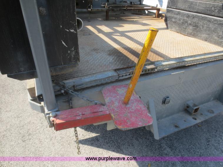 image for item D2166 1988 Ford F350 flatbed truck