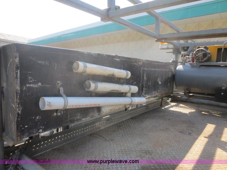 image for item D2166 1988 Ford F350 flatbed truck