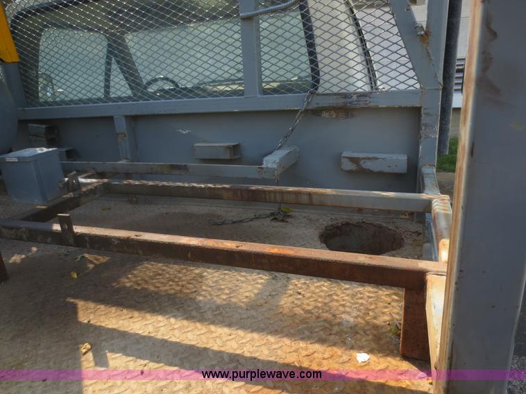 image for item D2166 1988 Ford F350 flatbed truck