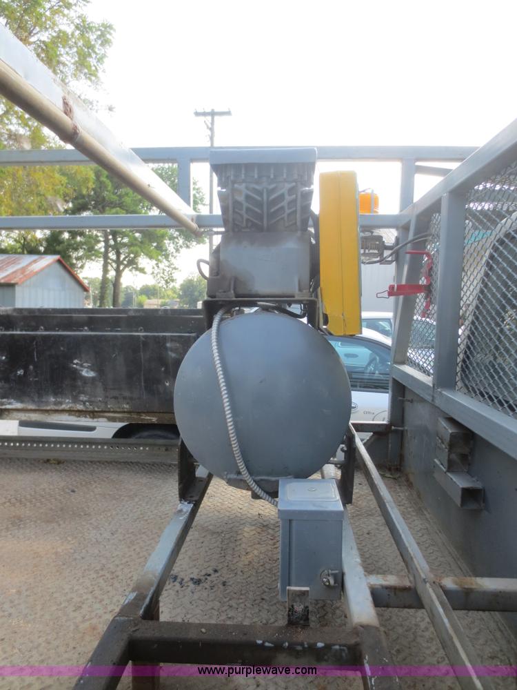 image for item D2166 1988 Ford F350 flatbed truck