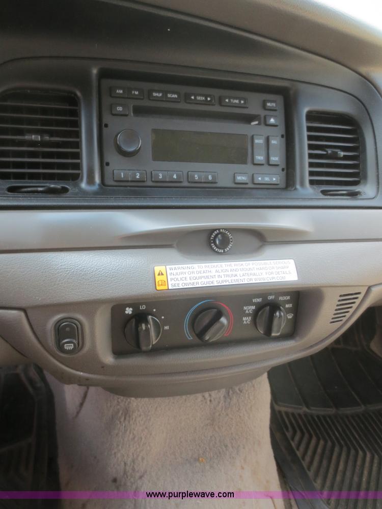 image for item D2169 2007 Ford Crown Victoria Police Interceptor