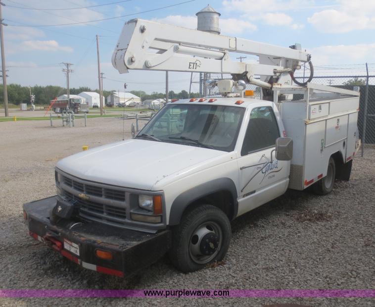 image for item D2170 1995 Chevrolet 3500 bucket truck