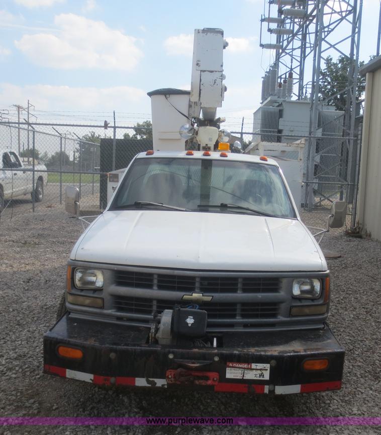 image for item D2170 1995 Chevrolet 3500 bucket truck