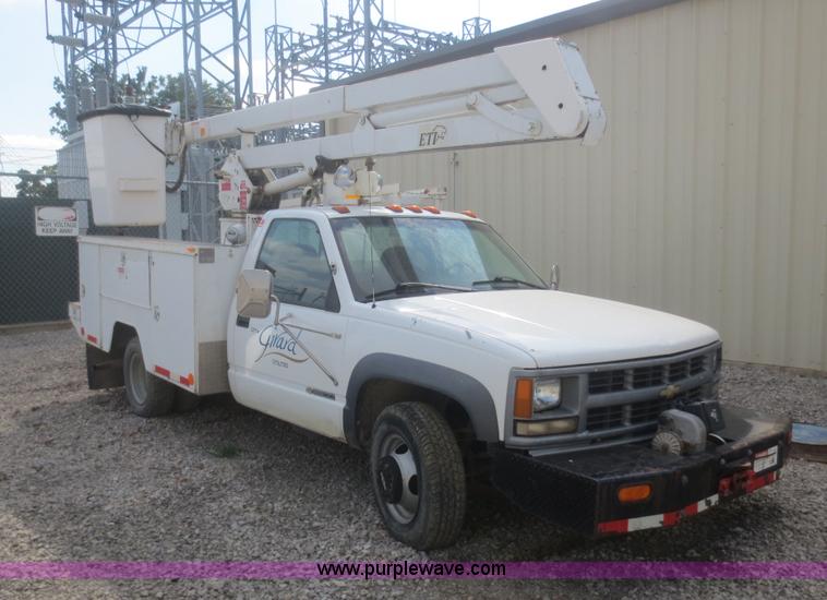 image for item D2170 1995 Chevrolet 3500 bucket truck