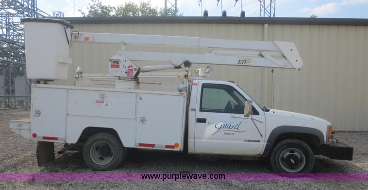 image for item D2170 1995 Chevrolet 3500 bucket truck