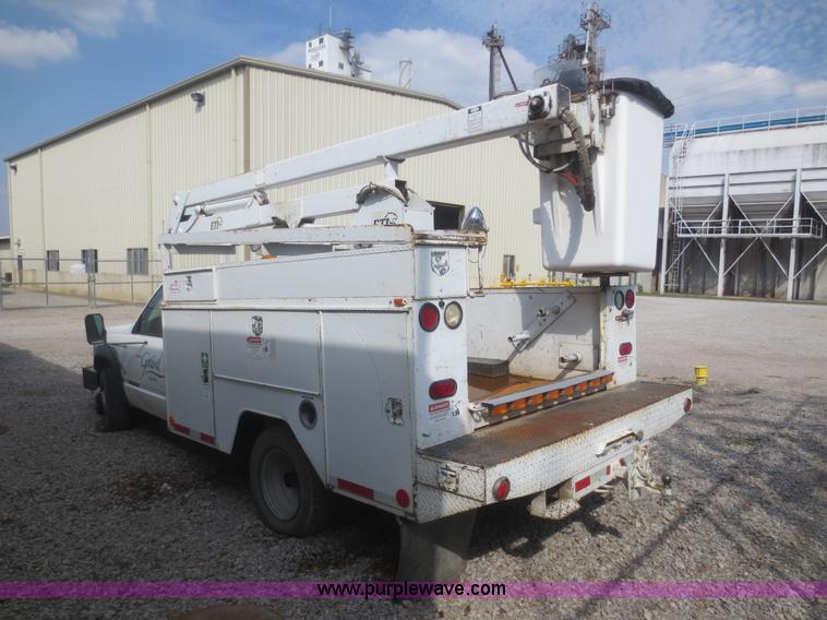 image for item D2170 1995 Chevrolet 3500 bucket truck