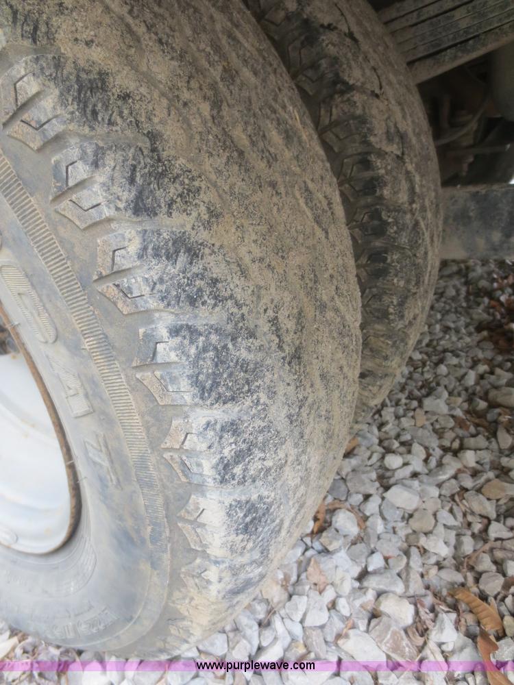 image for item D2170 1995 Chevrolet 3500 bucket truck