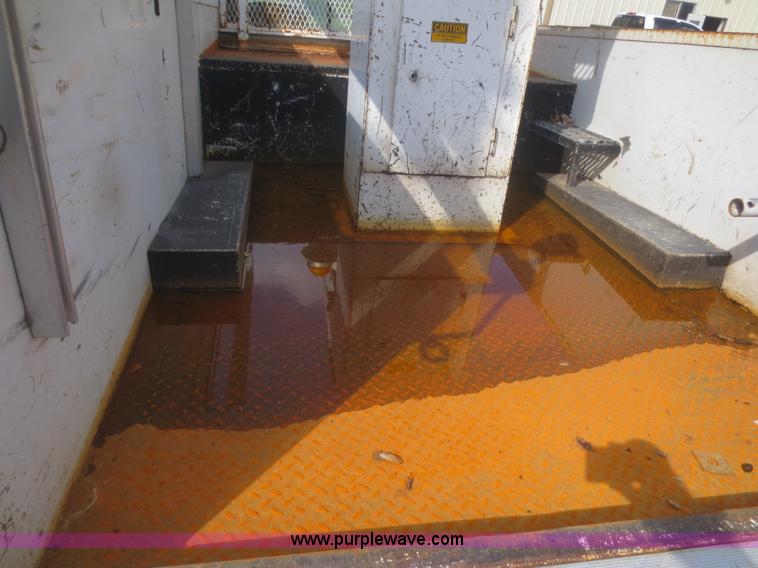 image for item D2170 1995 Chevrolet 3500 bucket truck