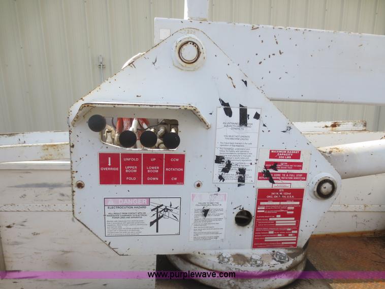 image for item D2170 1995 Chevrolet 3500 bucket truck