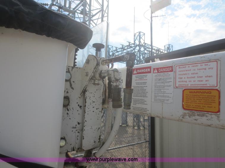 image for item D2170 1995 Chevrolet 3500 bucket truck