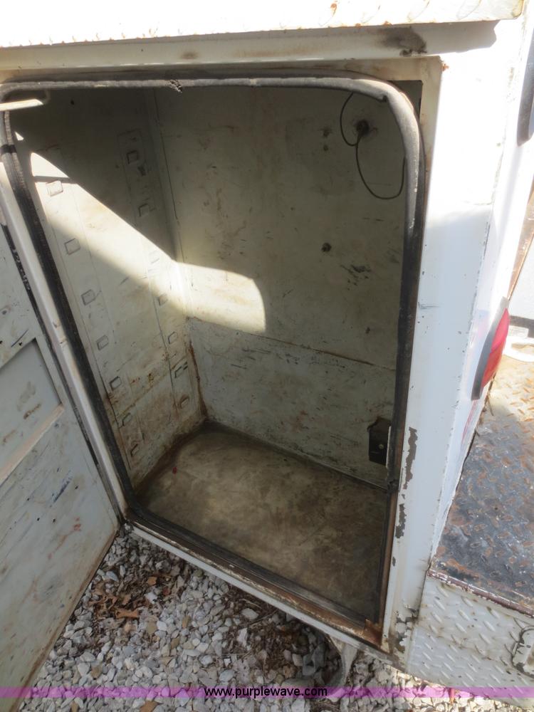 image for item D2170 1995 Chevrolet 3500 bucket truck