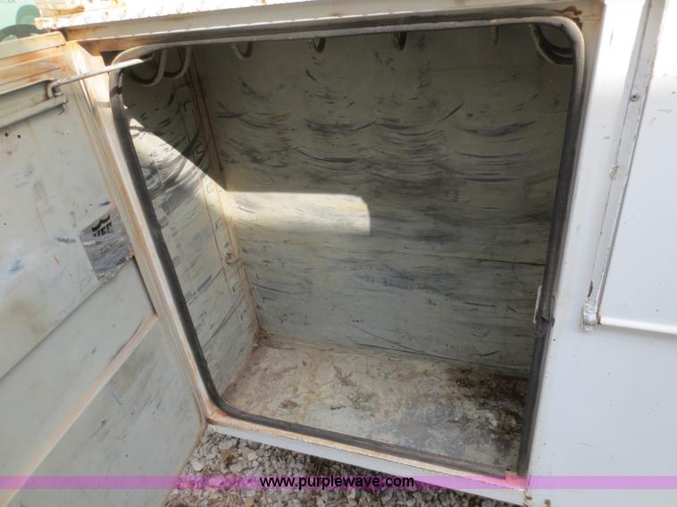 image for item D2170 1995 Chevrolet 3500 bucket truck