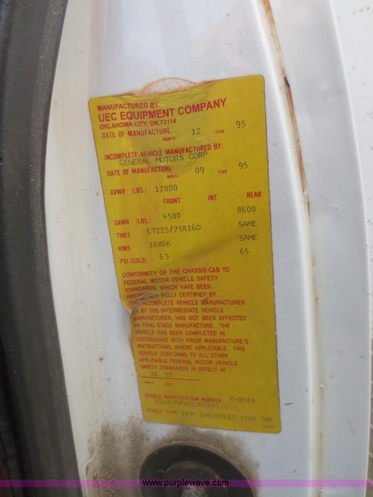 image for item D2170 1995 Chevrolet 3500 bucket truck