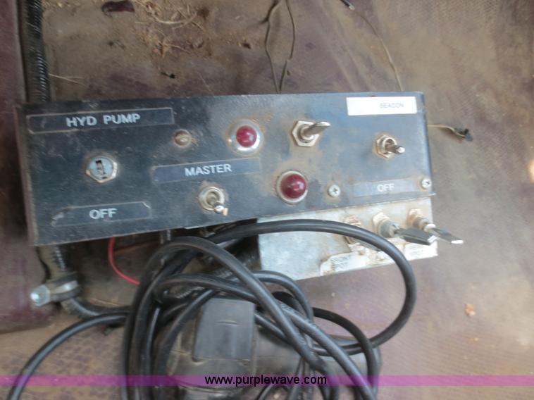 image for item D2170 1995 Chevrolet 3500 bucket truck