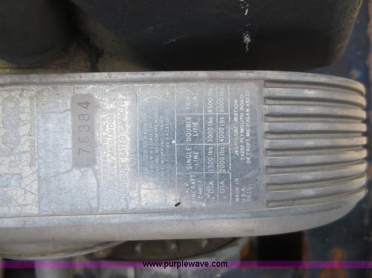 image for item D2170 1995 Chevrolet 3500 bucket truck