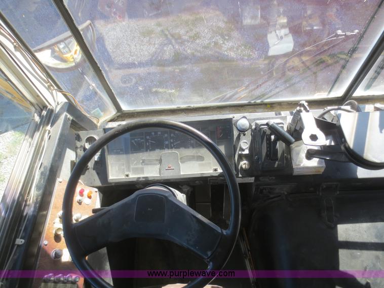 image for item D2182 1998 International Genesis school bus