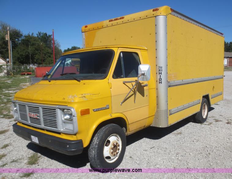 image for item D2183 1988 GMC Vandura G3500 box truck