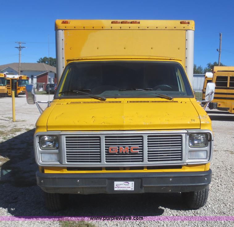 image for item D2183 1988 GMC Vandura G3500 box truck