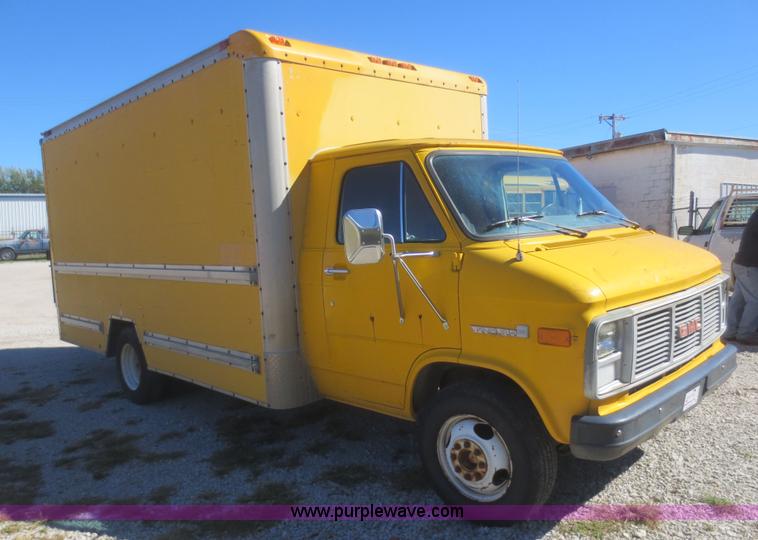 image for item D2183 1988 GMC Vandura G3500 box truck