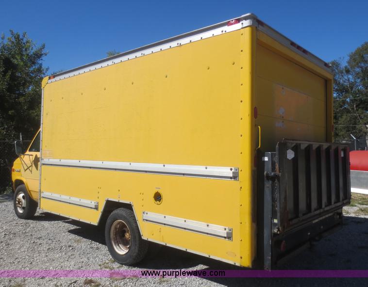 image for item D2183 1988 GMC Vandura G3500 box truck