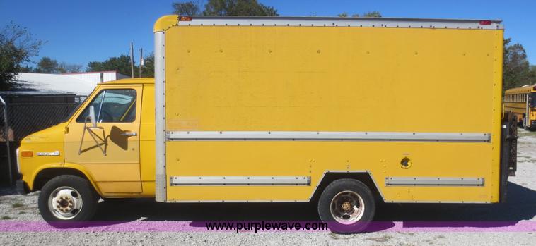 image for item D2183 1988 GMC Vandura G3500 box truck