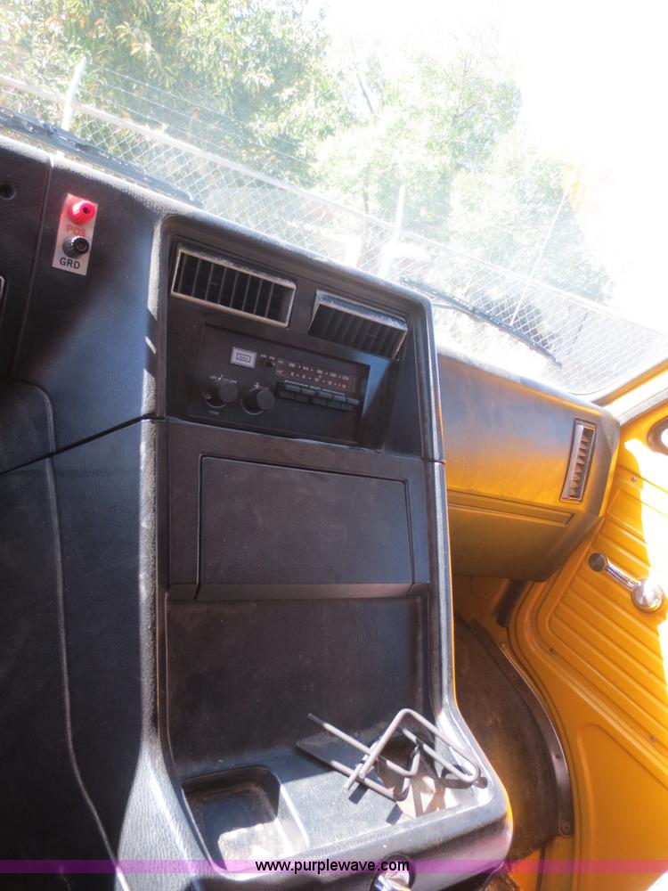 image for item D2183 1988 GMC Vandura G3500 box truck