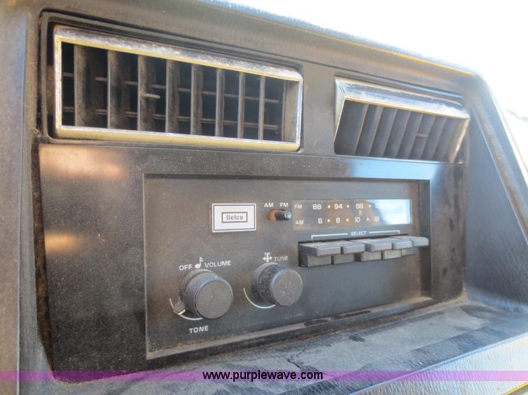 image for item D2183 1988 GMC Vandura G3500 box truck